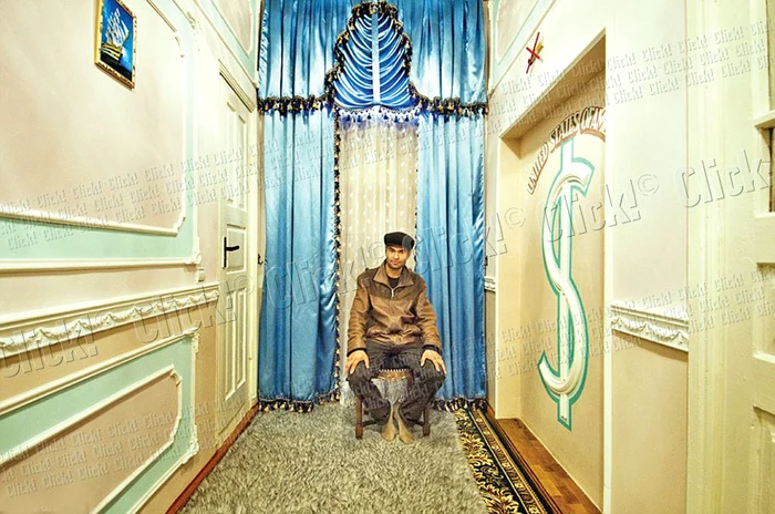 “Pă hol îi stă bine dolarului să fie belşug în casă”