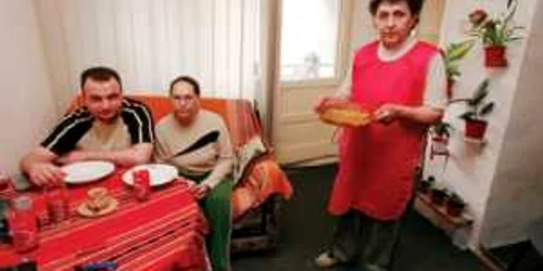 Masa este mai mult goală în familiile celor rămaşi fără serviciu