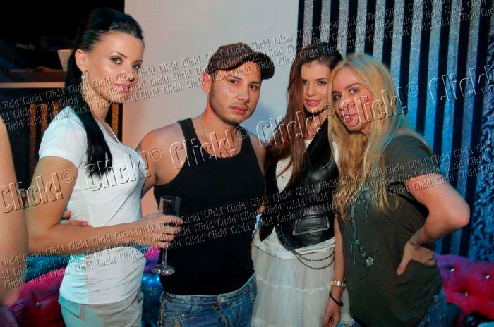 Monica ştie cum să se distreze