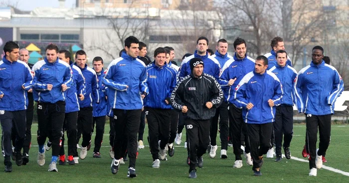 Alb-violeţii se pregătesc pentru un retur dificil