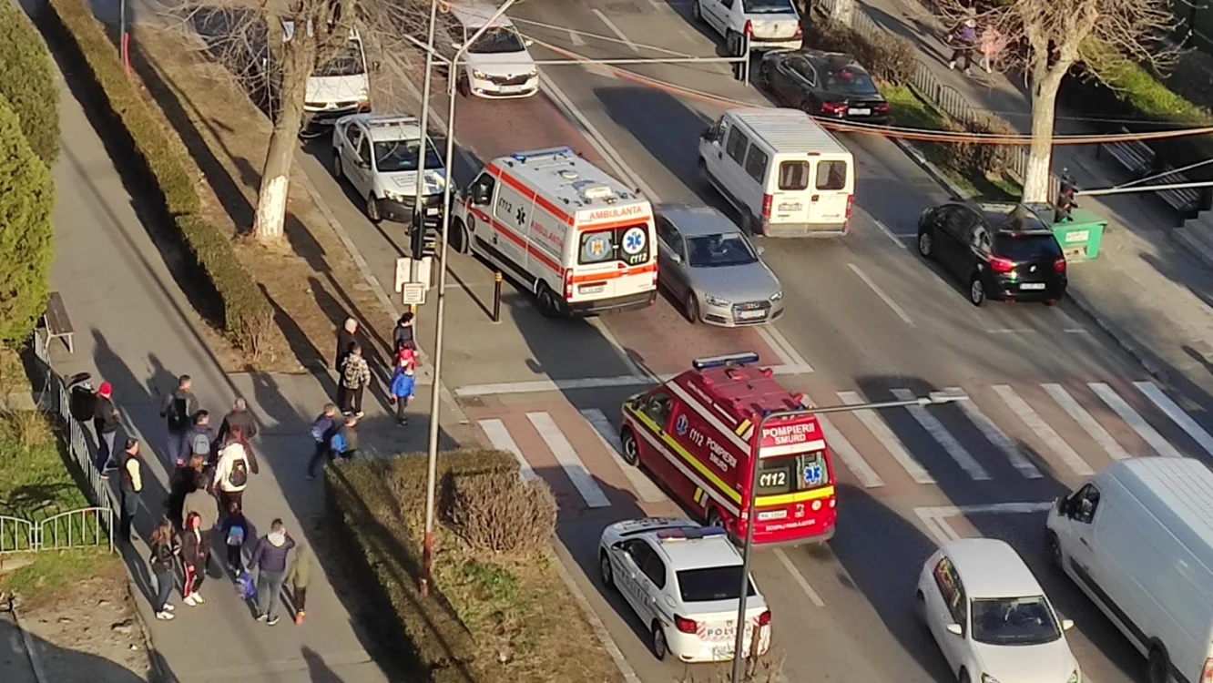 Sinucidere în cartierul Ostroveni din Râmnicu Vâlcea - imagini de la locul incidentului; Foto Adrian Enache