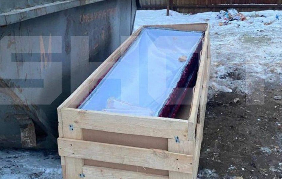 Cadavre ale soldaților ruși în sicrie de zinc au fost aruncate la o groapă de gunoi: „Nerevendicate”