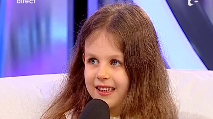 Maria merge deocamdată la grădiniţă în România. (captură Acces direct)