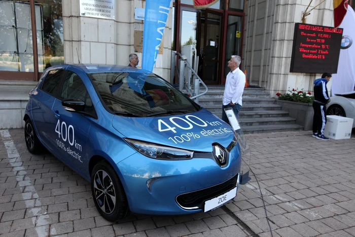 10.000 de euro e suma maximă pe care o pot primi românii pentru cumpărarea unui autoturism 100% electric. Foto: Sever Gheorghe