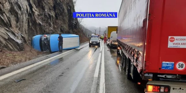 Vâlcea Accident Valea Oltului DN 7 - E 81 Brezoi coliziune microbuze trei răniţi Foto Adevărul
