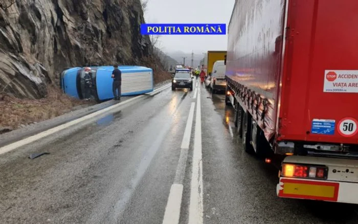 Vâlcea Accident Valea Oltului DN 7 - E 81 Brezoi coliziune microbuze trei răniţi Foto Adevărul