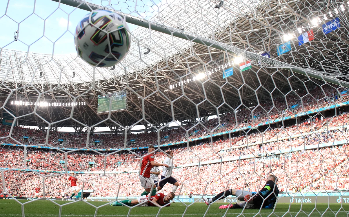 
    Griezmann a reluat în poartă balonul deviat de OrbanFoto: Guliver / GettyImages  