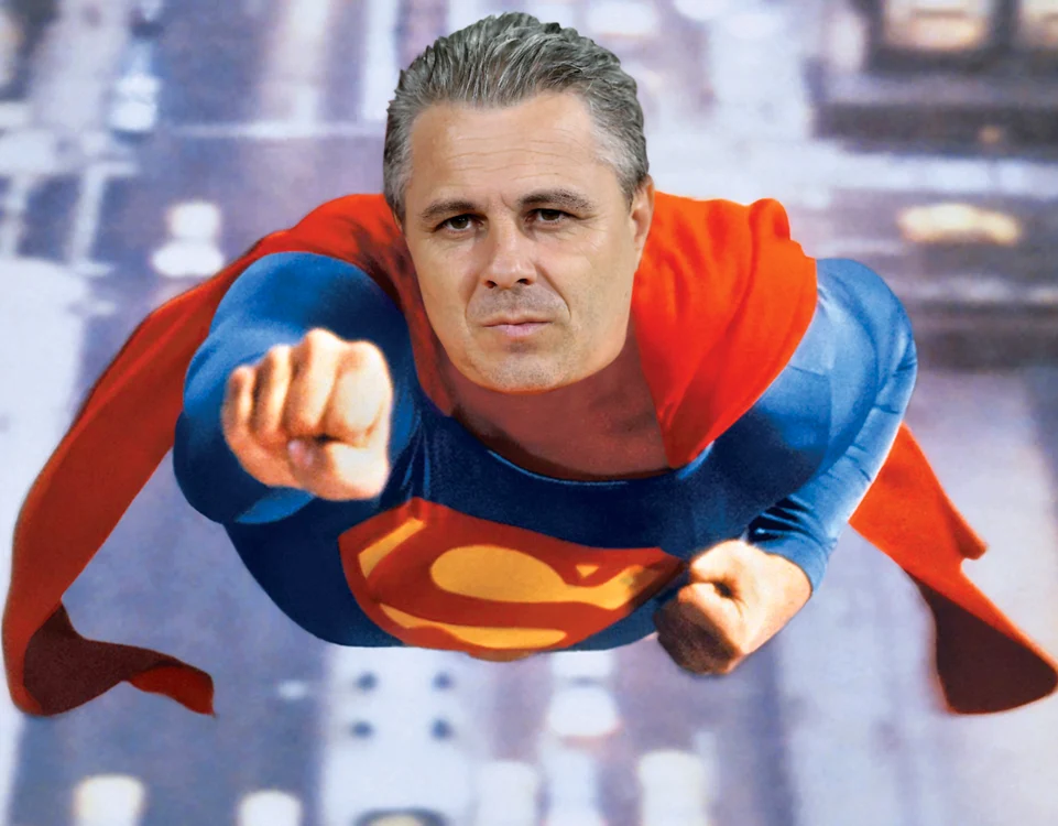 Marius Şumudică  a reuşit, ca un adevărat  Superman, să ţină Astra pe  linia de plutire spre titlu