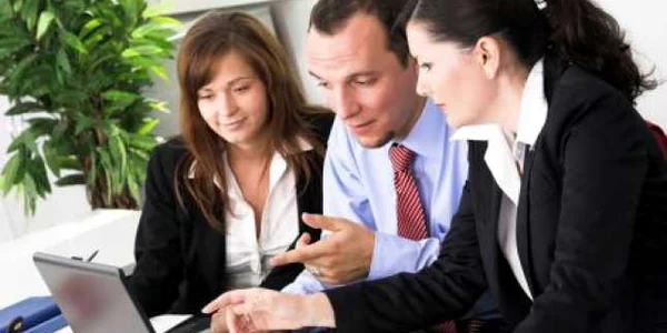 Platforma electronică are drept scop simplificarea comunicării dintre instituţia publică şi pietreni