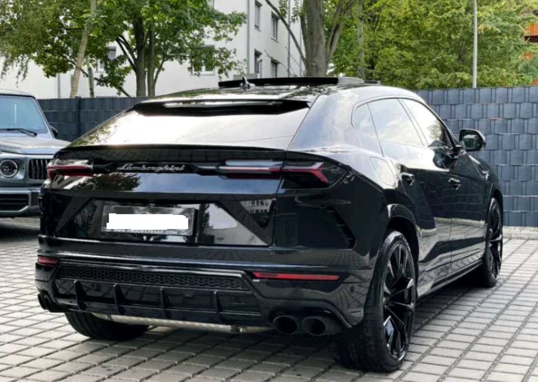 Un Lamborghini Urus costă circa 300.000 de euro. FOTO: captura video