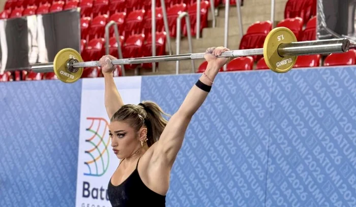 Mihaela Cambei, în centrul atenției din nou (FOTO: Facebook/Federația Română de Haltere)