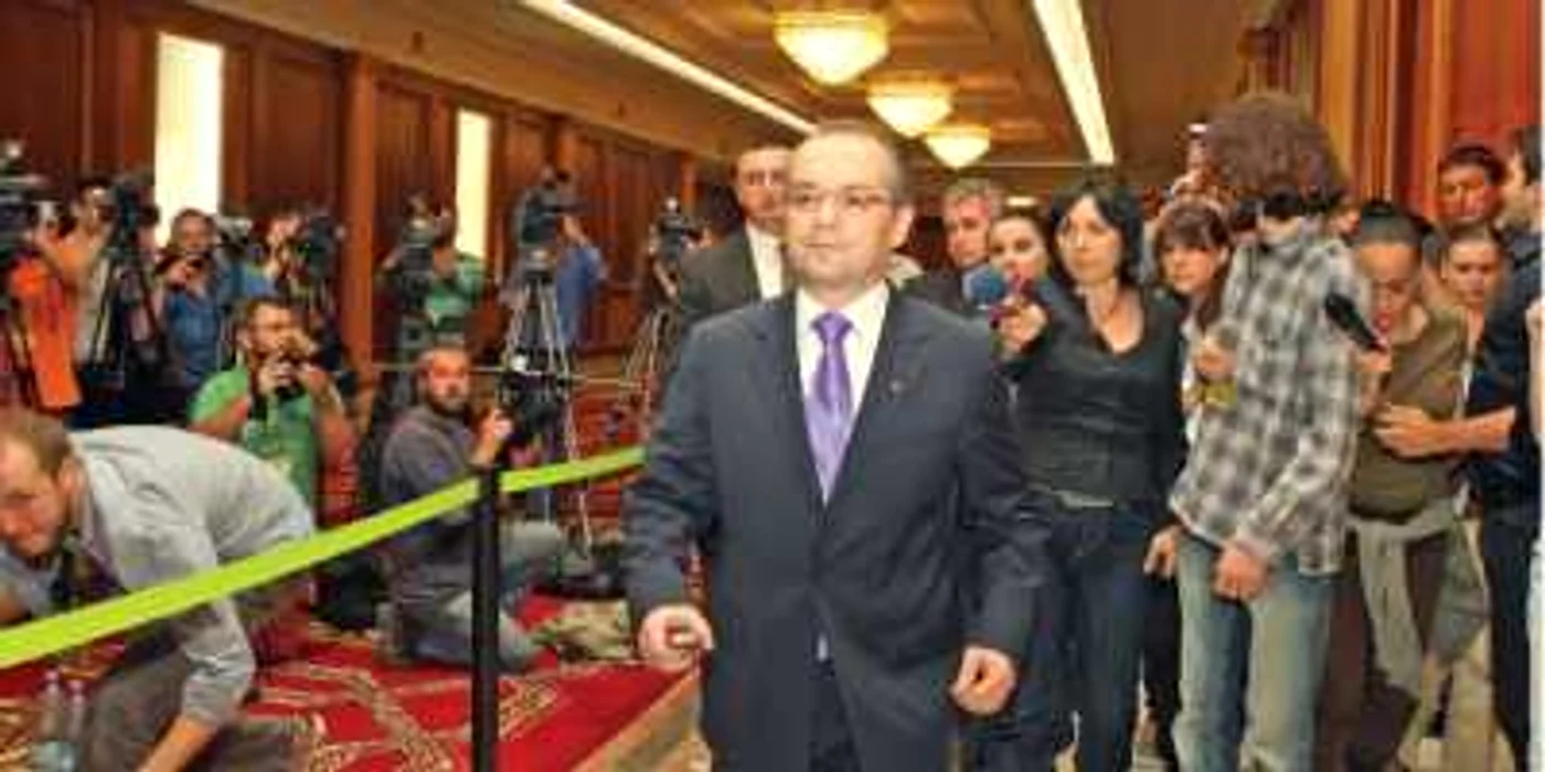 Premierul Emil Boc va ocoli, din nou, dezbaterea parlamentară 