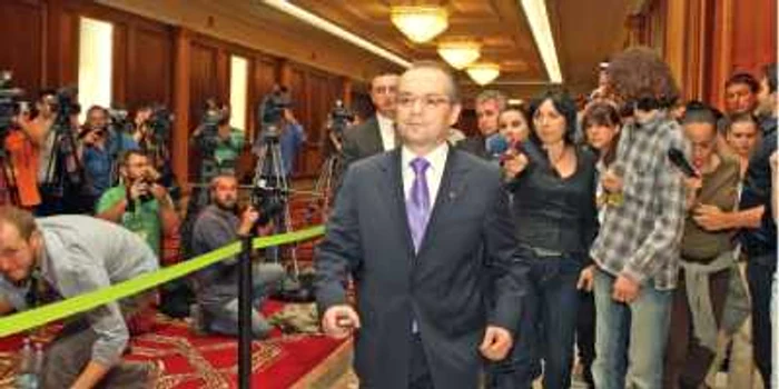 Premierul Emil Boc va ocoli, din nou, dezbaterea parlamentară
