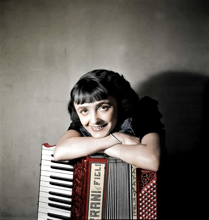 Edith Piaf, numită „privighetoarea” FOTO AFP