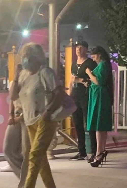 Alin şi iubita brunetă, în vacanţă la Mamaia