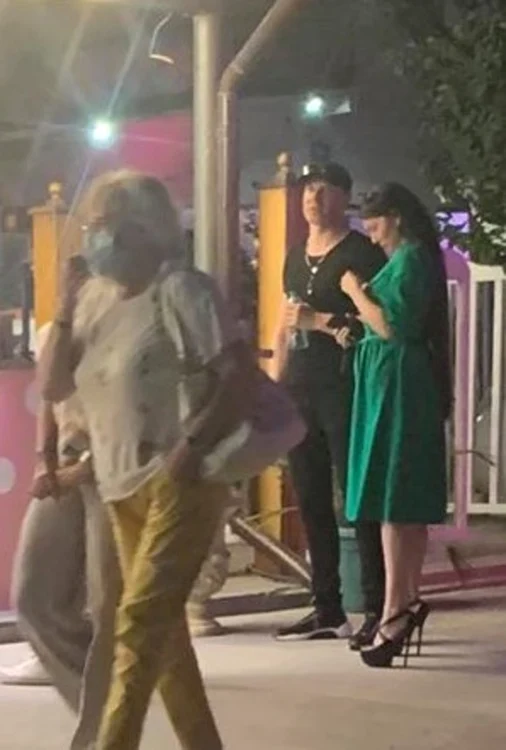 Alin şi iubita brunetă,  în vacanţă la Mamaia