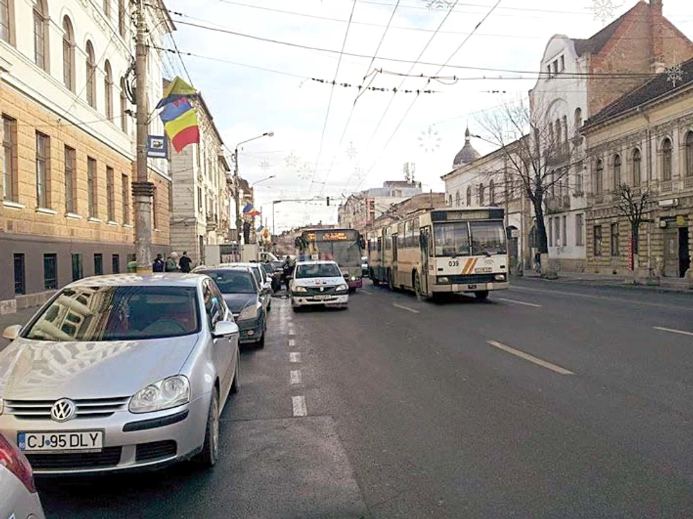 Autobuzul a fost oprit în trafic