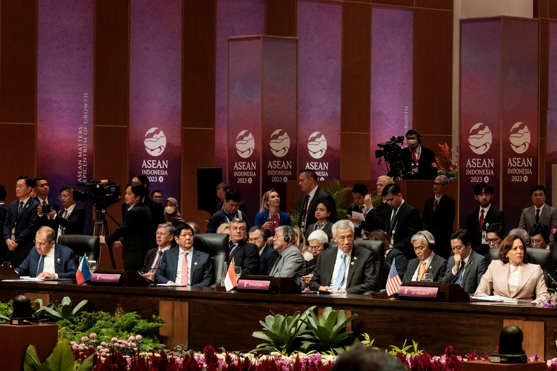 Serghei Lavrov și Kamala Harris, la ASEAN FOTO Profimedia