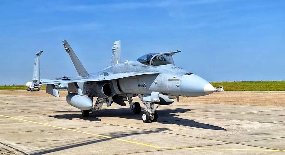 Avioanele F-18 Hornet ale Finlandei, trimise în România. FOTO Forţele Aeriene Române