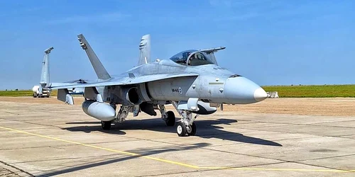 Avioanele F-18 Hornet ale Finlandei, trimise în România. FOTO Forţele Aeriene Române