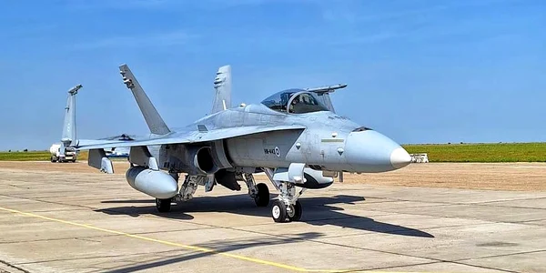 Avioanele F-18 Hornet ale Finlandei, trimise în România. FOTO Forţele Aeriene Române