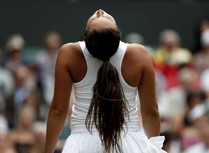 Rusoaica Daria Kasatkina reacţionează în partida cu nemţoaica Angelique Kerber din Germania în timpul turneului de la Wimbledon la All England Tennis Club în Londra Marea Britanie FOTO EPA / EFE / Nic Bothma