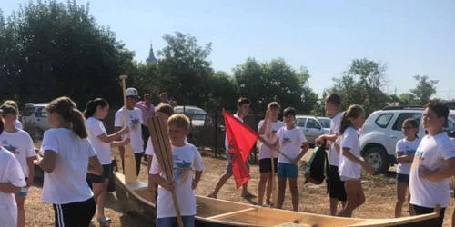 Canotcă realizată de copii FOTO Viorel Gheorghe 