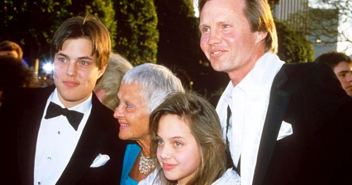 angelina jolie foto daily mail