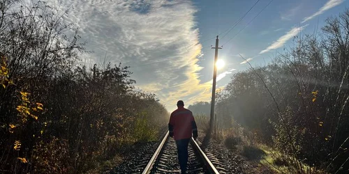 FhichIaXwAsZElt jfif