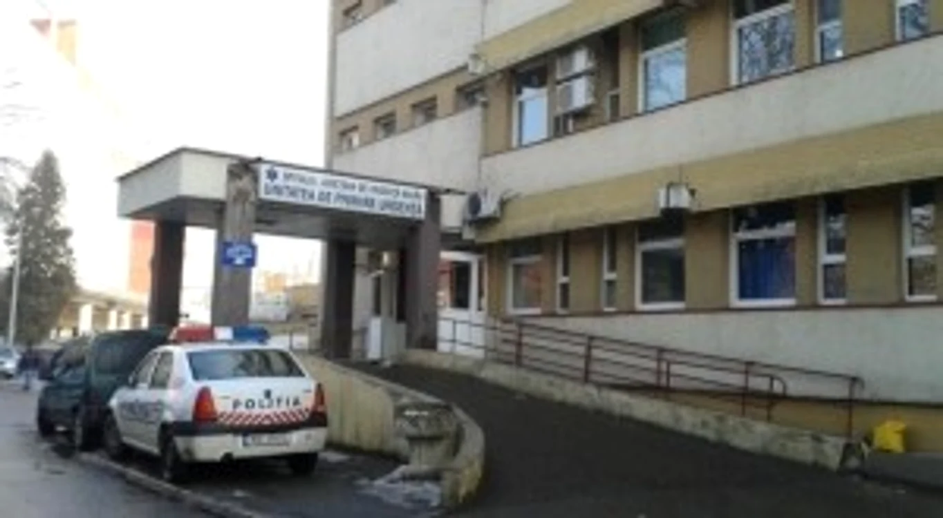 
    Victima a căzut de la etajul 4 al spitalului din Bacău  