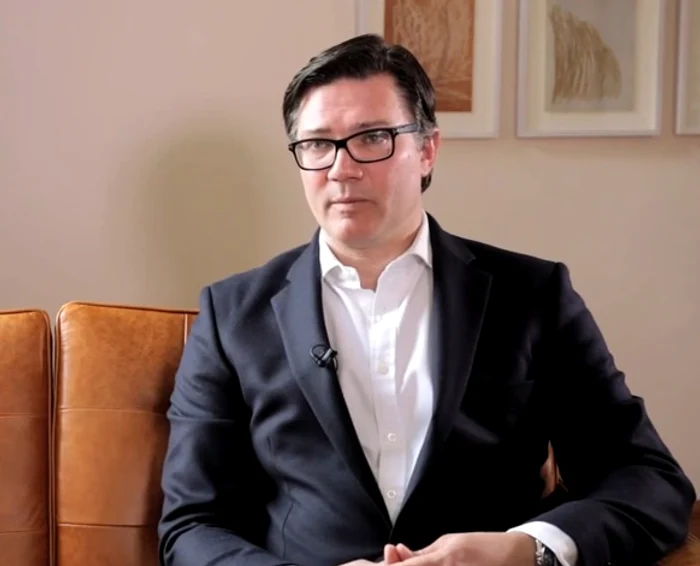 
    Andrew Wessels a finanţat compania din banii săicaptură: YouTube  