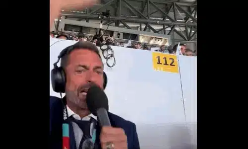 comentator gif gif