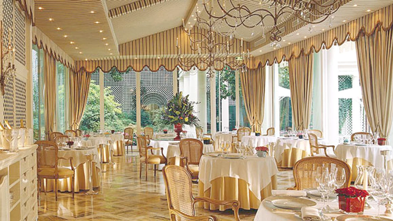 De-a lungul  anilor, la acest hotel  s-au cazat numeroase  celebrități printre care  Charlie Chaplin,  Marilyn Monroe,  George Clooney și  Angelina Jolie.
