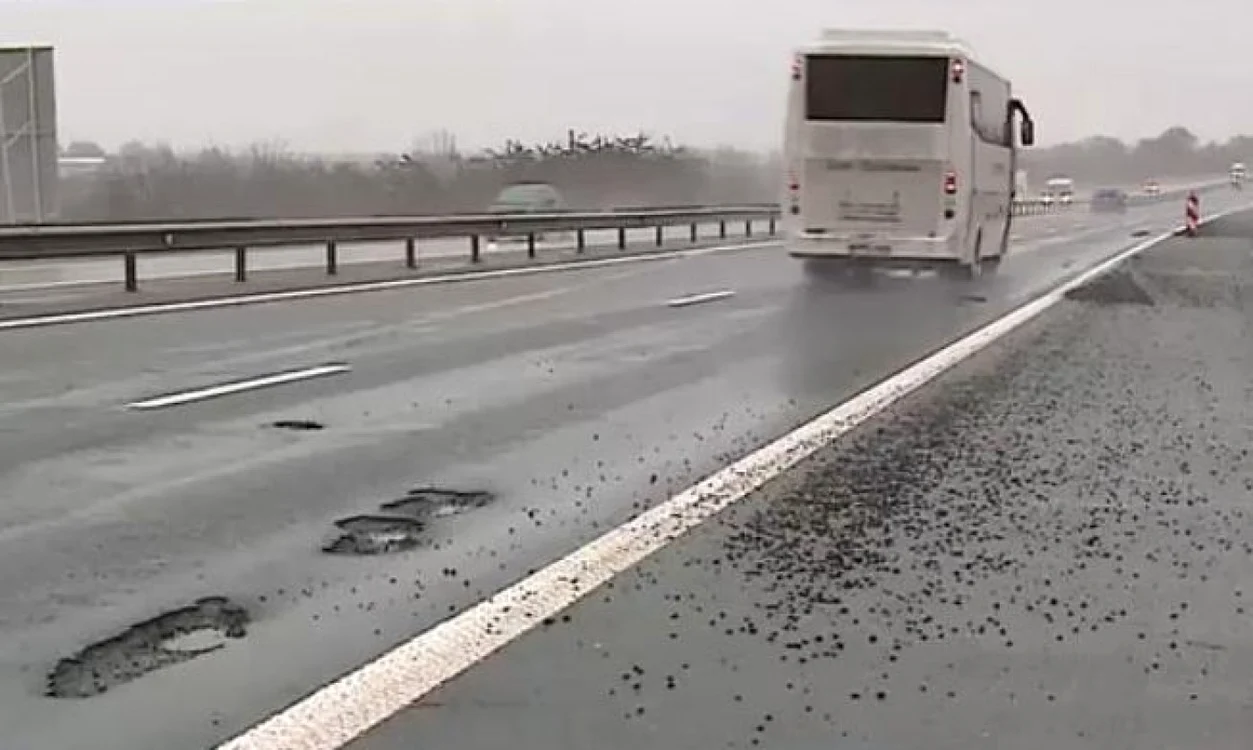 Probleme la carosabil pe A2 FOTO Adevărul