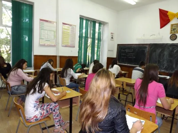 Marţi dau examen la BAC 2015 limba maternă- maghiară şi germană, la Braşov, elevii de la liceele „Aprily Lajos” şi „Johannes Honterus”