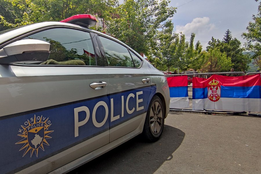 Ciocniri între poliţie şi sârbi în oraşul Mitrovica din nordul Kosovo