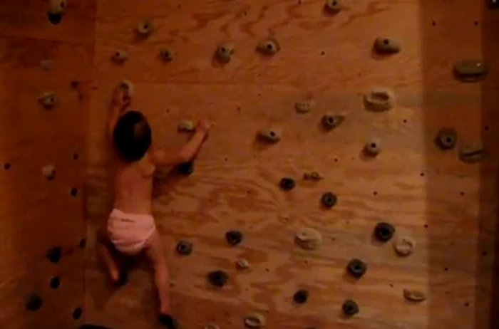 
    Copil are doar 22 de luni  