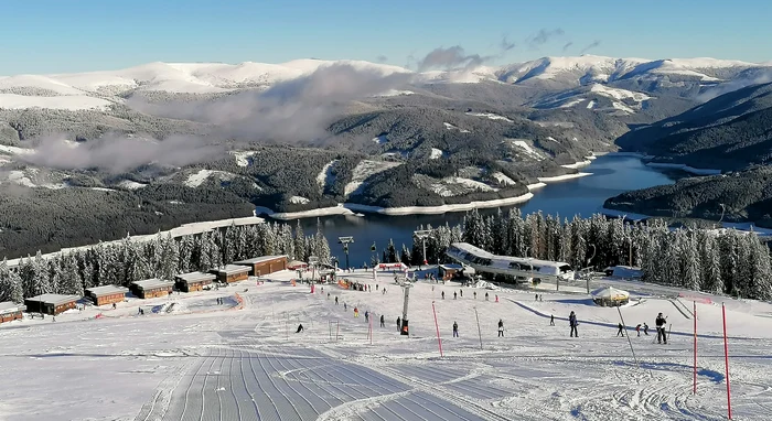 România este o țară frumoasă - au susținut toți participanții la discuție. FOTO: Transalpina