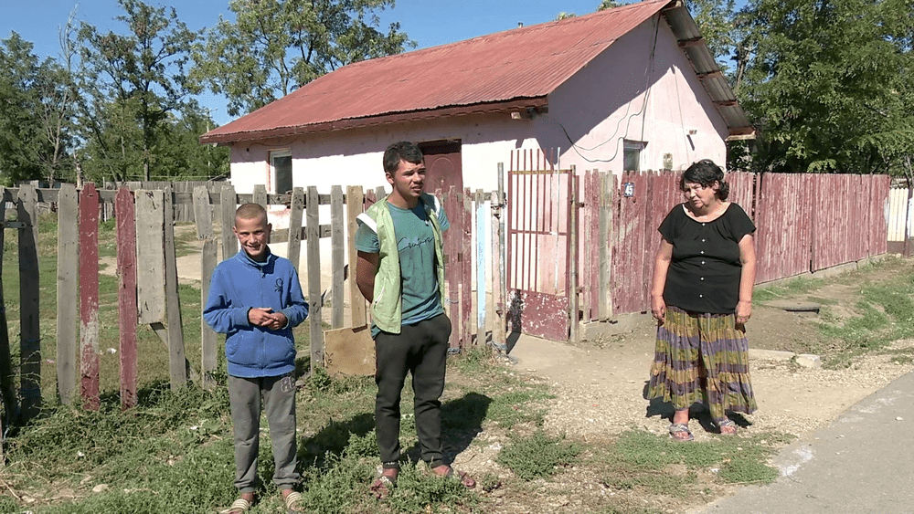 Doi frați, bătuți și sechestrați de un fost pușcăriaș. Copiii erau puși cu forța la muncă