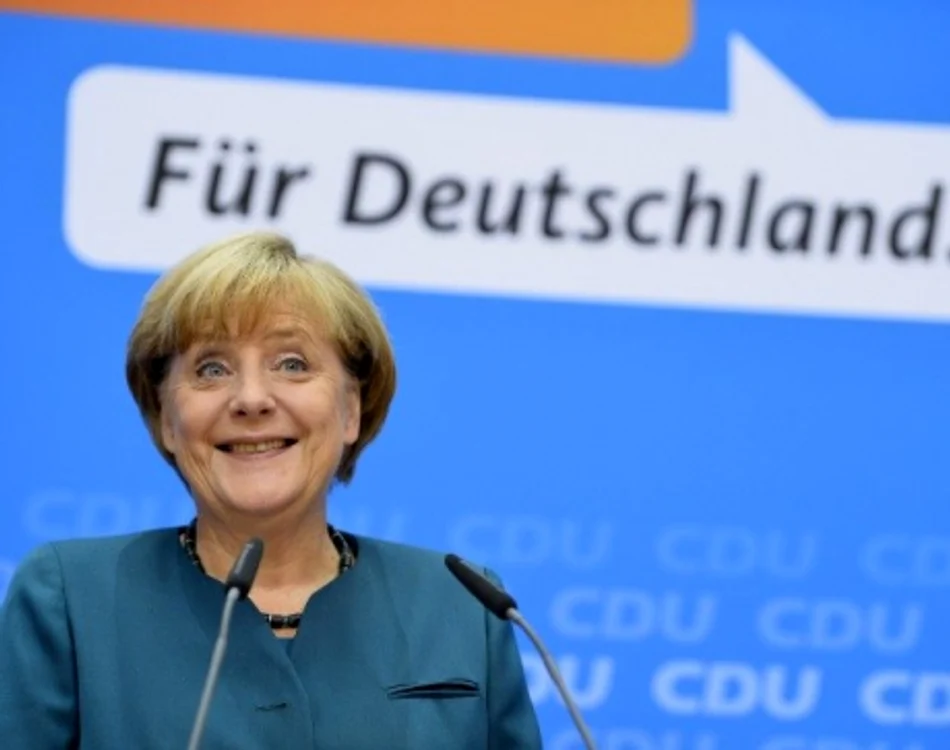 Angela Merkel a fost foarte fericită la meciul Germania - Portugalia. Platini şi Blatter nu se simţeau prea bine.