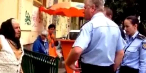 Batrana amenintata cu amenda FOTO Captura video