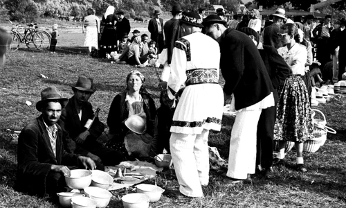 Târgurile de altădată, singura modalitate de a ieși din colectivitate și de a întâlni alte moduri de viață jpeg