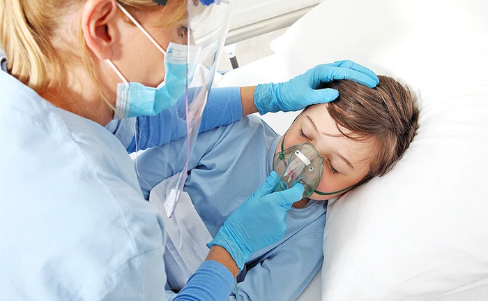 
    Un camion de la ISU a adus tuburile la spitalul ieşean   