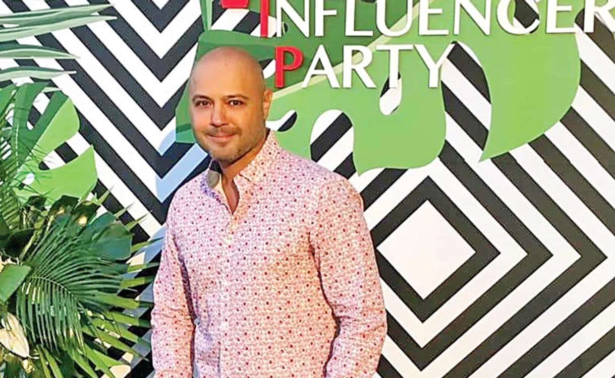 Mihai a zâmbit forţat la prima apariţie ca burlac