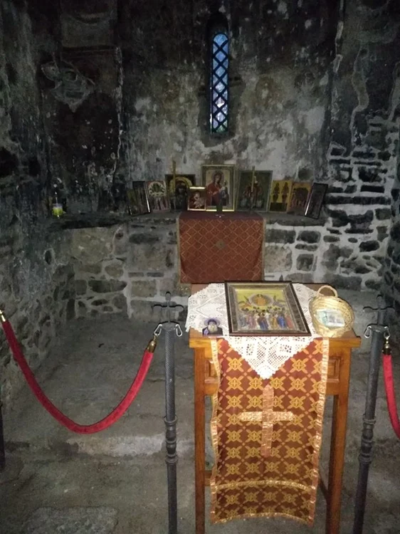 8. Interior biserica sarbeasca Prizen