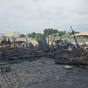 Incendiu puternic în Mamaia. Două beach bar-uri s-au făcut scrum, plaja h2o FOTO: amator