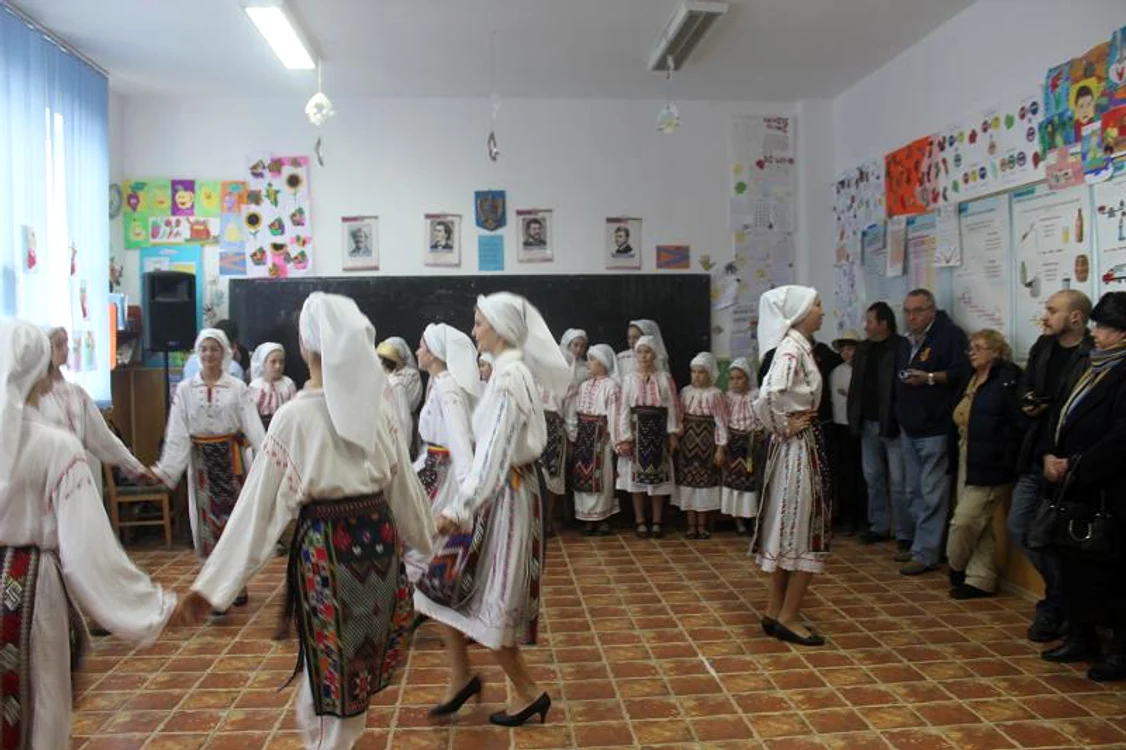 Englezii dau ajutoare pentru localnicii din Luncaviţa 