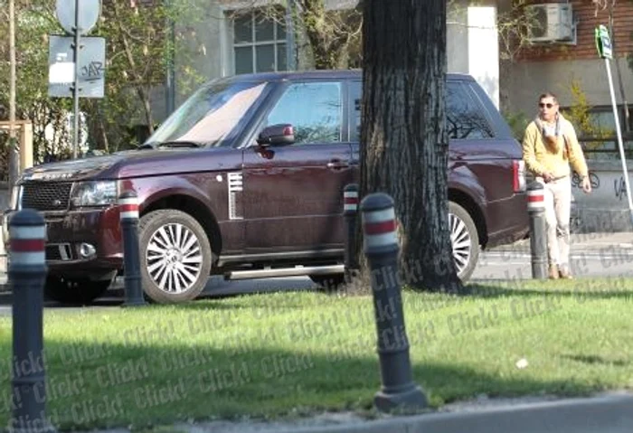 
    Vasile Turcu s-a suit la bordul limuzinei sale de zeci de mii de euro (foto: Mihai Ionescu)  