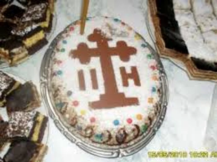 În zilele de pomenire a morților se împart pachete și colivăSursa foto: Click.ro