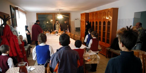 Moș Nicolae a venit la copii de la Samarineanul Milostiv